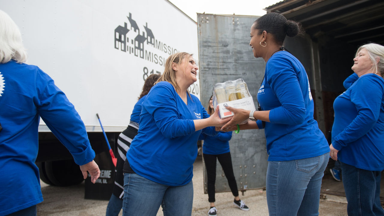 Texas Trust employee at Mission Arlington