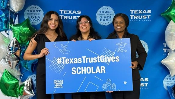 Texas Trust Gives Foundation scholarship recipients