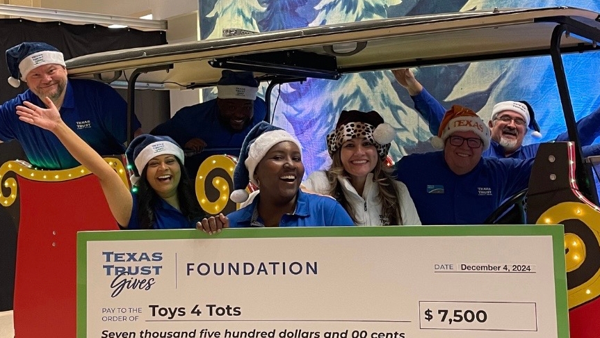 Texas Trust Gives Foundation Donates $7.500 to Support Local Toys for Tots Campaign